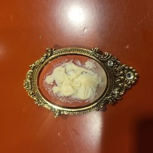 CAMEO Courting Couple